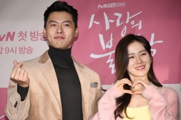 「愛の不時着」ヒョンビン＆ソン・イェジン夫妻、結婚4周年で腕組みウエディングショット公開「美しすぎる2人」「福眼」の声