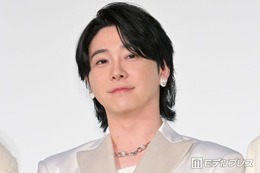 ミセス大森元貴、突然の赤髪ビジュ投稿にファン驚き「懐かしい」「美しすぎて心臓止まる」 画像