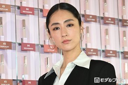 シシド・カフカ、英会話習得に意欲「中学生英語からそろそろ抜け出す時期がきた」【YSL LOVENUDE HOTEL】