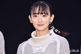 生駒里奈、白ノースリワンピ姿に絶賛の声「美しいデコルテに目が釘付け」「透明感が凄すぎる」と反響 画像