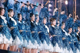 日向坂46、Wアンコールでサプライズ連発 デビュー舞台オマージュ・楽器演奏・ソロダンス…記念ライブで魅せる真骨頂【7回目のひな誕祭／セットリスト】