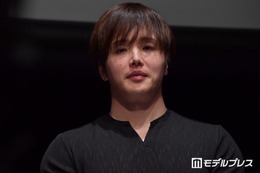 結婚発表のYouTuberぷろたん、本名書かれた婚姻届公開で驚きの声相次ぐ「初めて知った」「カッコイイ」 画像