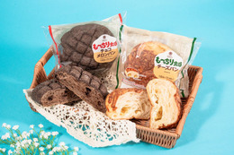 ファミマ、“超も～っちり”シリーズにチョコメロンパン＆チーズパン新登場 4月14日から 画像