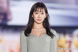 渡辺美優紀、美脚際立つミニスカコーデ披露「大人っぽい雰囲気で素敵」「スタイルレベチ」の声 画像