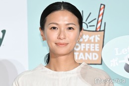 榮倉奈々、ミニワンピ＆フラットシューズで圧巻美脚「異次元の脚の長さ」「オーラ凄すぎる」と反響