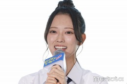 日向坂46清水理央、オフショル×ショーパン「ひな誕祭」衣装で美脚スラリ「天使」「スタイル抜群で憧れる」と反響