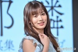 元AKB48メンバー、ミニスカベージュ衣装で美脚披露「春らしくて素敵」「スタイル抜群」の声 画像