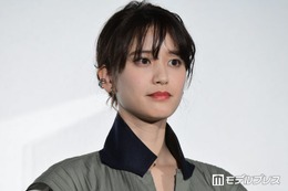 山崎紘菜、32歳誕生日に幼少期ショット公開「お目目くりくり」「すでに完成してる」と反響