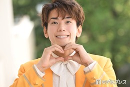 純烈弟分「モナキ」じん、お揃いの真相・こだわりの美容ルーティン・メンバーとの距離感…読者の質問に全力回答【インタビュー連載Vol.2】