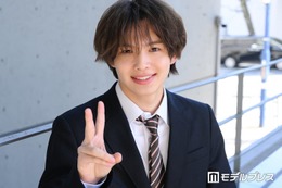 「今日好き」今井暖大（はると）妹顔出しのモノクロ写真公開「じゃれ合ってるの可愛い」「そっくりきょうだい」と反響