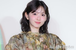 鈴木愛理、フリルミニスカから美脚スラリ「脚長すぎ」「骨格レベチ」とファン絶賛 画像