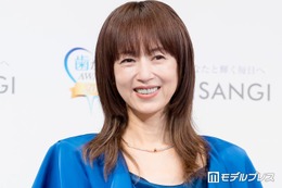 高岡早紀、色鮮やかな紫陽花並ぶ自宅ベランダ公開「広くてびっくり」「手入れが行き届いていてすごい」と反響 画像