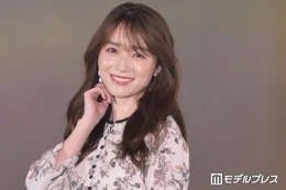 櫻坂46守屋麗奈、ミニワンピ×白タイツで美脚披露「清楚なお嬢様」「スラッとしててスタイル抜群」と絶賛の声