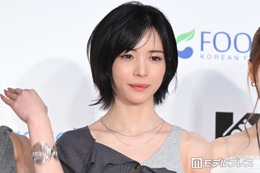 NiziU、ステージ前に少しネタバレ「もっとみなさんの近くで」360度ステージに意気込み【KCON JAPAN 2026／レッドカーペット】