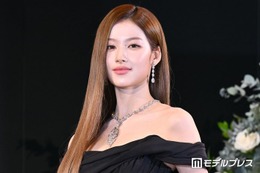 TWICEサナ、素肌輝くキャミコーデに反響「スタイル良すぎ」「ビジュアルが神」
