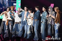 &TEAM、ファンと接近アイコンタクト「キスを超えましたね」“エネルギー200％”で魅せたステージ【KCON JAPAN 2026】