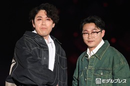 オズワルド、バチバチメイクで「サツコレ」出演 モデルとぶつかる→土下座 小芝居ランウェイ【サツコレ2026S/S】 画像