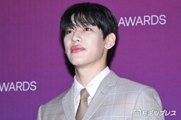 GOT7ベンベン、チェック柄スーツ姿でオーラ放つ 日本開催イベントに降臨【クランチロール・アニメアワード2026】 画像