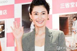 2児の母・田丸麻紀、夫の誕生日パーティーで息子たちとユニークな眼鏡姿披露「おしゃれな家族ショット」「幸せ溢れてる」と反響