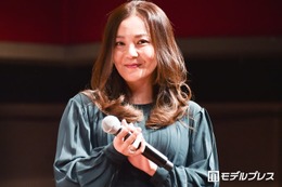 華原朋美、息子との“3日間レゴランド旅”ショット公開「溺愛っぷりが微笑ましい」「ぴったりくっついてて可愛い」の声 画像
