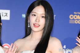 IVEユジン、ベッドルームでのノースリミニワンピ姿披露「可愛すぎて悶絶」「破壊力すごい」の声 画像