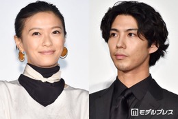 賀来賢人、妻・榮倉奈々の自宅テレビ前プラベショット公開「お互いの出演番組チェックしてるの素敵」「ラブラブ」と反響 画像