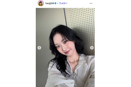 「ペントハウス」出演女優、美脚際立つミニ丈ワンピ姿を披露「脚のラインが芸術レベル」「初夏コーデのお手本」 画像