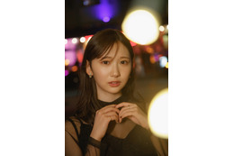 日向坂46藤嶌果歩、黒ドレスに身を包み大人な表情 1st写真集先行カット第6弾解禁
