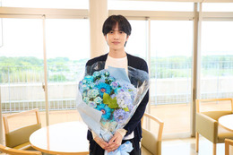 志尊淳・京本大我の“ミンタク”コンビ、クランクアップ 志尊は難役演じ切る「感謝の気持ちでいっぱい」 【10回切って倒れない木はない】