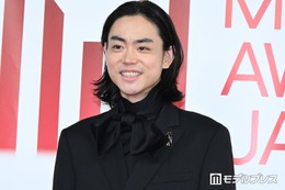 【MAJ2026】菅田将暉「MAJ」レカペ降臨 ファンに笑顔でピースサインも 画像