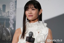 早見沙織、美肌際立つ胸元開きブラックドレス姿公開「美しすぎる」「ドキッとした」の声