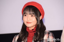 ヒカル広報の元日向坂46メンバー、金髪エフェクトで雰囲気ガラリ「儚い」「軟骨ピアスに衝撃」と反響 チラ見え軟骨ピアスも披露
