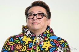 Snow Man向井康二「SAKAMOTO DAYS」撮影現場に来訪「めめこじたまらん」「差し入れの気遣い流石」福田雄一監督が3ショット公開 画像