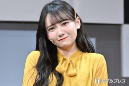 ≠MEメンバー、白ノースリワンピの夏コーデ披露「圧倒的透明感」「夏の天使」と反響