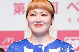丸山桂里奈「束の間お仕事で会えた日」夫・本並健治氏と日本代表ユニフォーム着用2ショット公開「似合いすぎてる」「サッカー界の最強夫婦」と反響