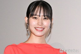 南沙良、ベトナムでの美脚際立つ船上ショット公開「膝下が長すぎて驚き」「スタイルレベチ」の声 画像