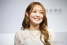 大沢あかね、美スタイル際立つ韓国での水着ショット披露に反響「美しさに磨きがかかってる」「スタイルよすぎ」 画像