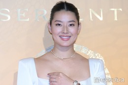 すみれ、大人なニューヘア披露「印象変わる」「色気ある」の声