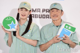 八木莉可子＆吉田鋼太郎、この夏行きたい場所は？爽やかなユニフォーム姿も披露 画像