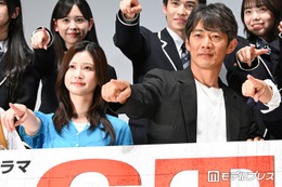 反町隆史・生見愛瑠・生徒キャストら19人「GTO」キャストが豪華集結 ファンとハイタッチで急接近 画像