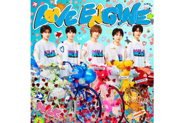 M!LK、1stミニアルバムタイトルは「LOVE ENG!NE」に 爽やかでポップなジャケ写公開 画像