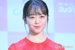 峯岸みなみ、2歳迎えた娘の誕生日祝福ショット公開「大きくなりましたね」「動物いっぱいケーキ可愛い」の声