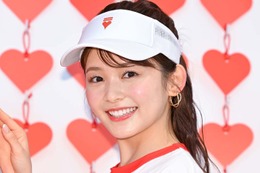 久間田琳加、素肌輝くノースリ×デニムコーデでディズニー「猫耳の似合い方レベチ」「可愛さにノックアウト」と反響