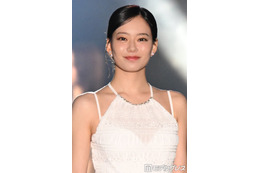 なごみ、美デコルテ際立つ白ドレスで魅了 洗練された大人の色気放つ【TGC新潟2026】 画像