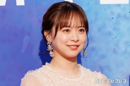AKB48グループ4代目総監督、MVオフショットで美脚際立つ「ラインが綺麗すぎ」「ポップな衣装が可愛い」の声 画像