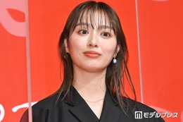 内田理央、ほっそり二の腕際立つノースリコーデ公開「私服もオシャレすぎる」「スタイル抜群」の声 画像