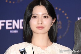 桜田ひより、大胆ワンショルダードレスで美デコルテ輝く「大人っぽくて美しい」「透明感がすごい」と反響 画像