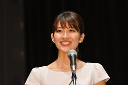 元TBS山本里菜アナ、背中チラリのバックスタイルコーデ披露「セクシー」「おしゃれ」の声
