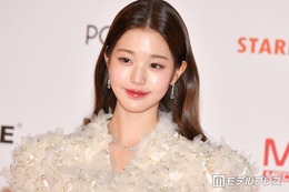 IVEウォニョン、ミニ丈ワンピで圧巻の美脚披露「お人形さんみたい」「完璧なビジュアル」の声 画像