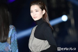 スピードワゴン井戸田潤の美人妻「ベビーとデート」次男顔出し親子ショット公開「ママにもパパにも似てて愛らしい」「大きくなりましたね」と反響